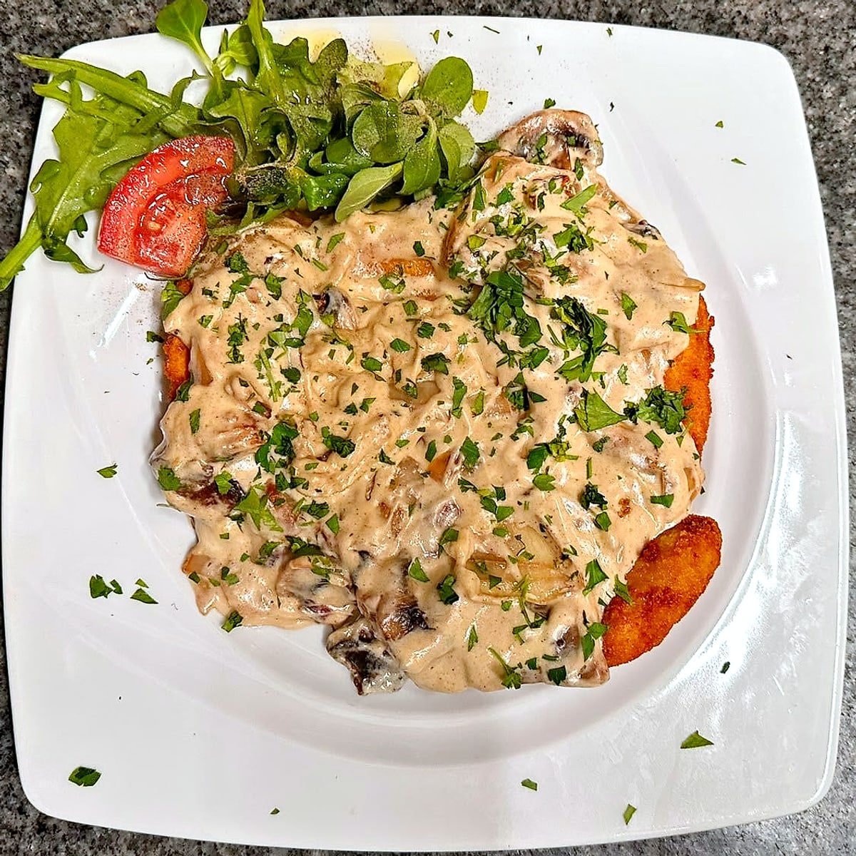 Hausgemachtes paniertes Schnitzel